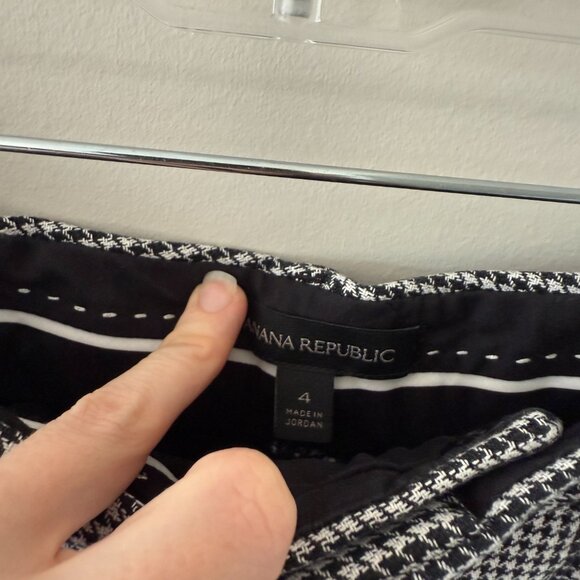 Banana Republic Sloan Slim Trouser, size 4, Black & White Houndstooth - Picture 3 of 4